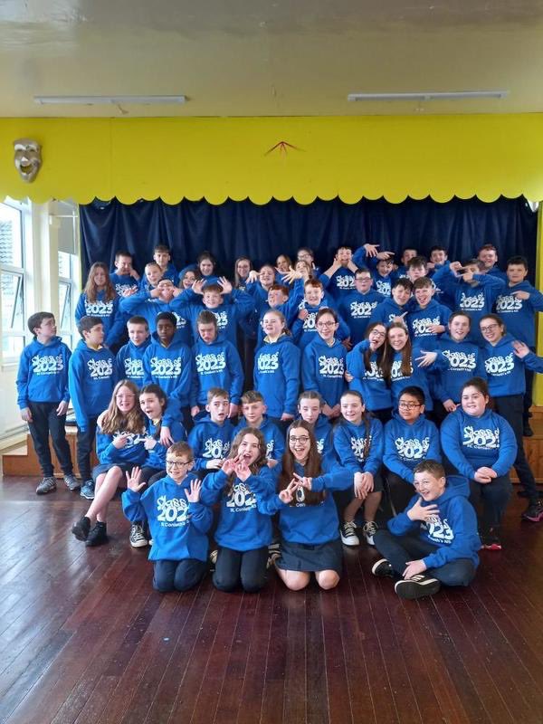 siologaStCon's tweet photo. Class of 2023 hoodies given to all 6th Class pupils before the Easter break 😊 #classof2023 @ConlethSt https://t.co/oj0LrZzlAJ