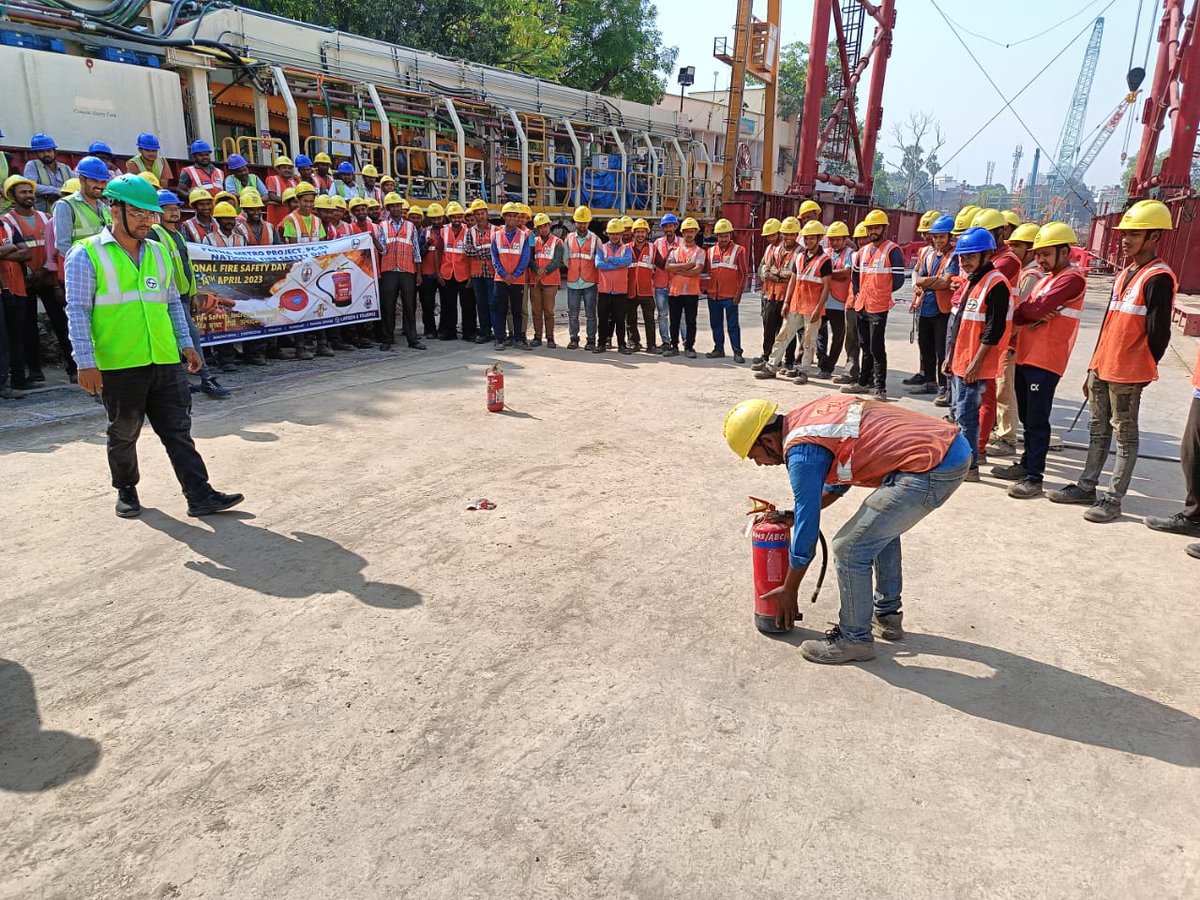 DmrcPatna's tweet photo. Stay Safe and Alert!  
 #FireSafetyWeek2023 from 14th-20th #April was observed at all #PatnaMetroProject sites to raise awareness about fire safety measures.
#metro #Patna #safety #dmrc https://t.co/oXpy1H5f0c