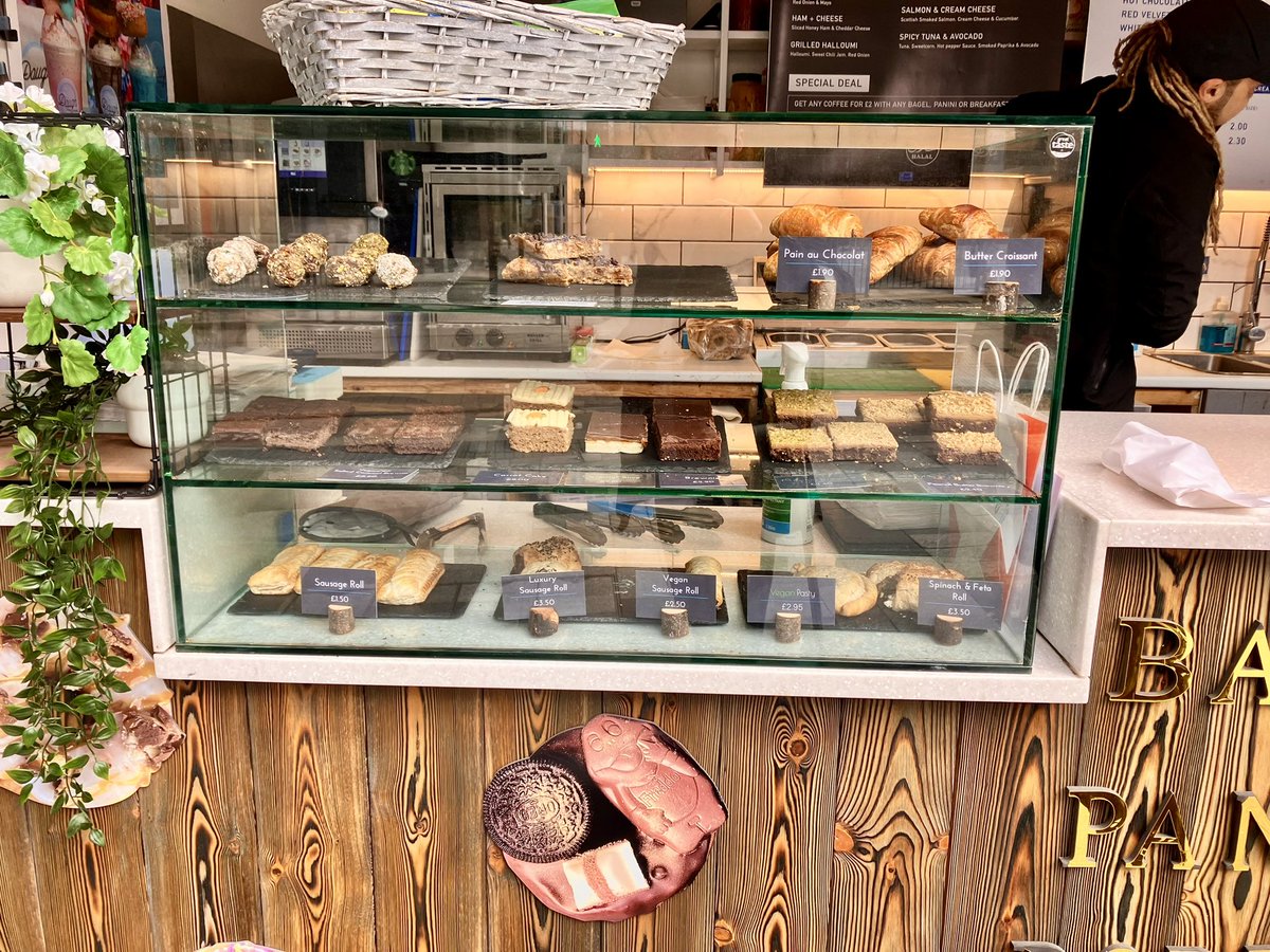 I said hello to Apprentice Winner <a href="/CarinaLepore/">Carina</a> at her new-ish branch of <a href="/DoughBakehouse/">Dough Artisan Bakehouse</a>, next to East Croydon Station. Great to see it nice and busy.

If you’re walking past, try one of their Luxury Sausage Rolls - absolutely delicious! 😮‍💨