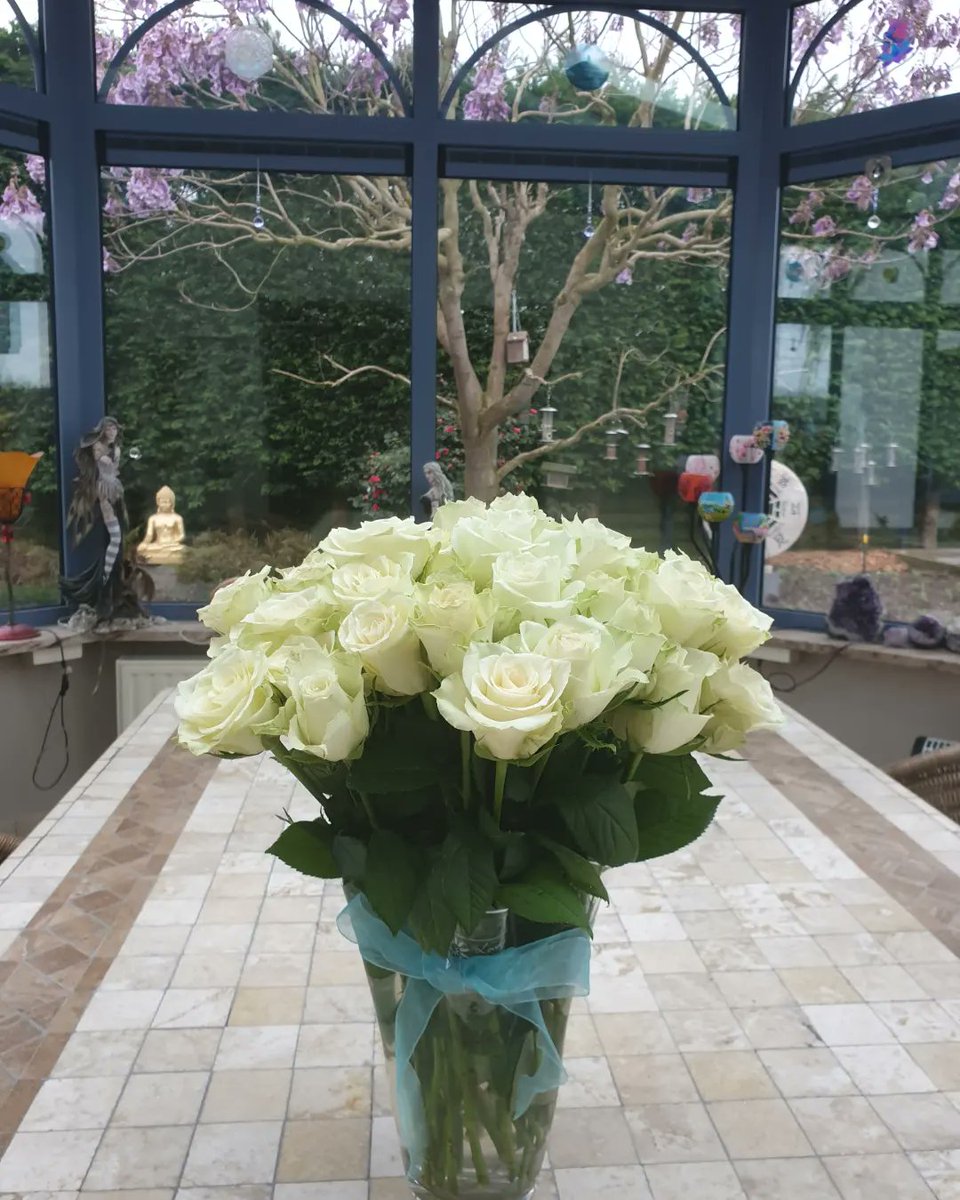 ng674's tweet photo. Second surprise on my Birthday: 40 white roses 🥰 Thank you AJ &amp; mom 💙💙 #40thbirthday https://t.co/KYXe6UfHkK