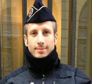Le 20 avril 2017, le terroriste Karim Cheurfi a tué le policier Xavier Jugelé et blessé deux de ses collègues sur les Champs-Elysées à Paris, avant d'être abattu. 
Ni oubli ni pardon pour la barbarie #islamiste.