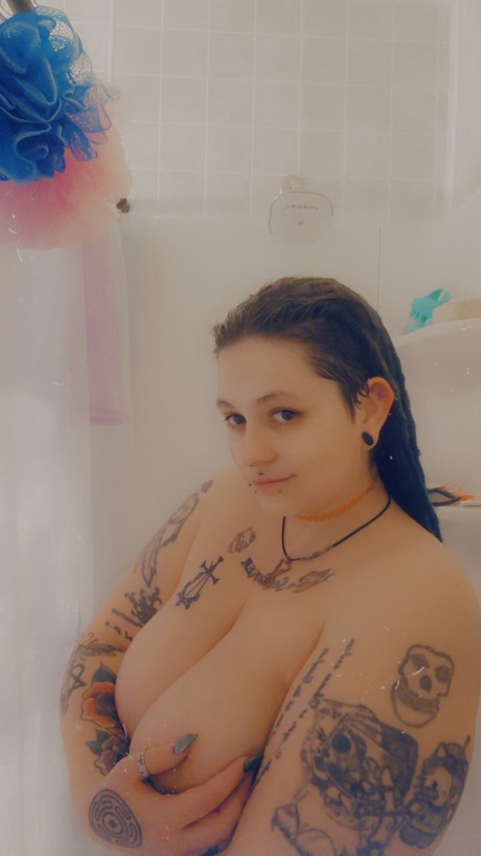_Hitch_this's tweet photo. Nothing like a hot shower to relax 😌 

#bodypositive #loveyourself #selfcare https://t.co/JG5YWKbKDf