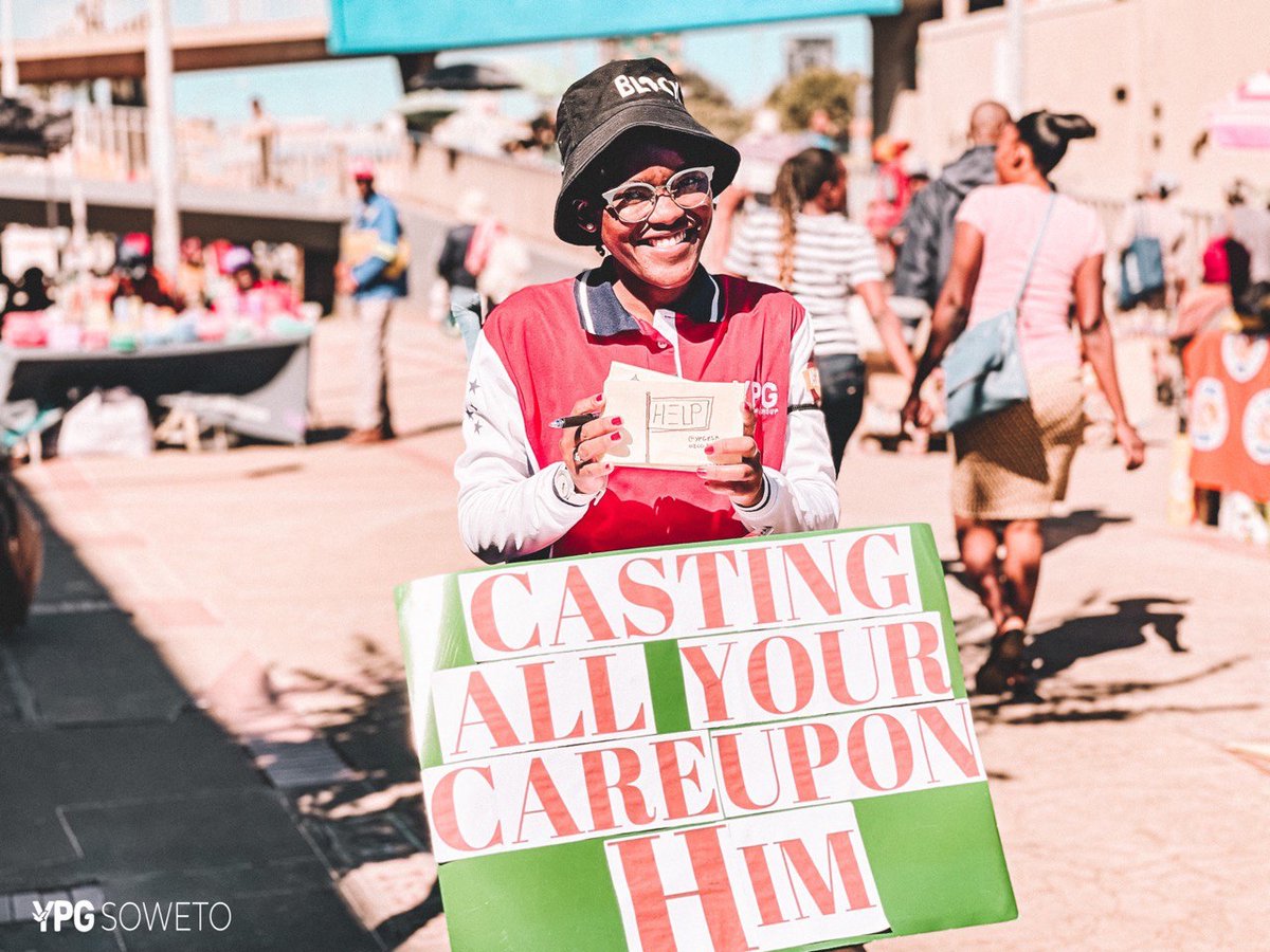 vygsa_official's tweet photo. What would you do if you had a chance to rid yourself of your worries in an instant? 😫 

Our YPG Fam in Soweto reached out to people through the Help project 🤝 

#helpproject #ypgiseverywhere https://t.co/8E9wI74xit