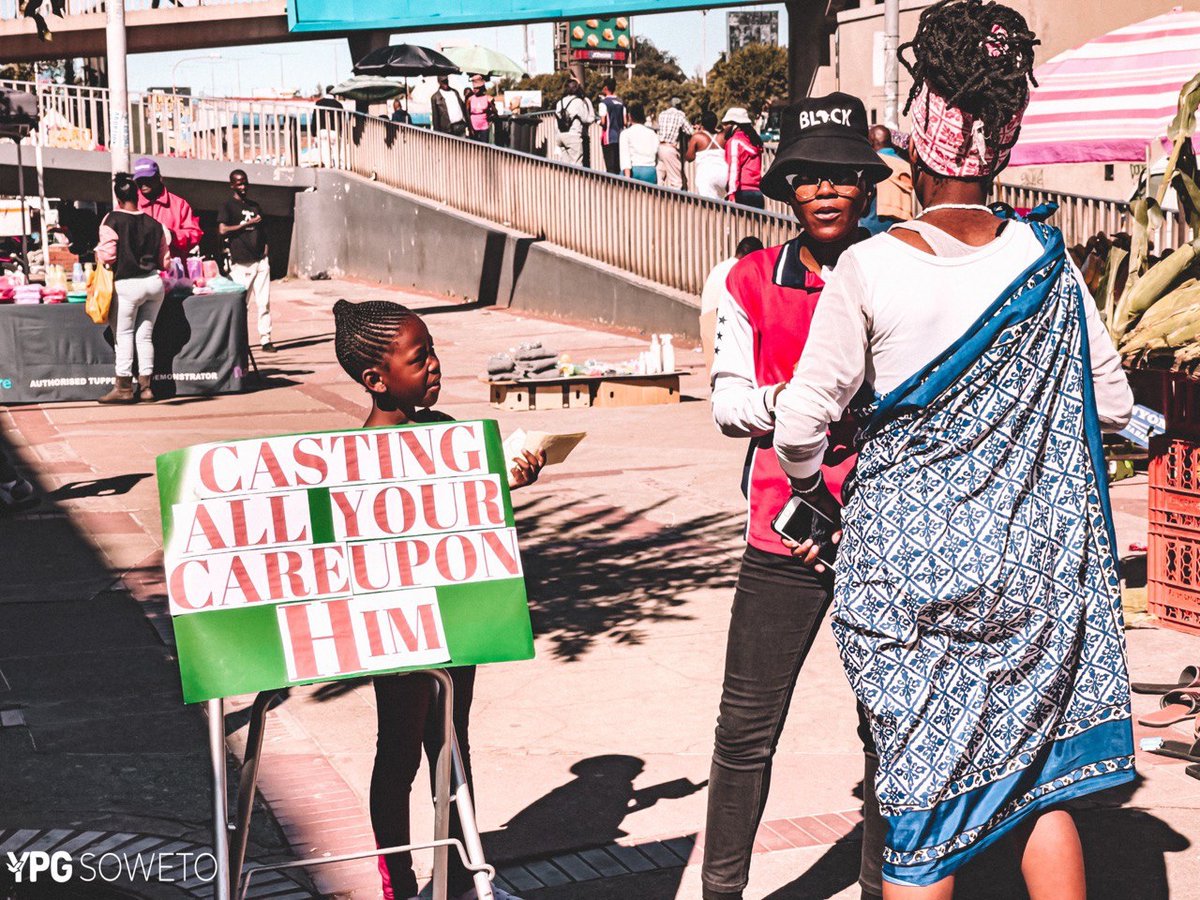 vygsa_official's tweet photo. What would you do if you had a chance to rid yourself of your worries in an instant? 😫 

Our YPG Fam in Soweto reached out to people through the Help project 🤝 

#helpproject #ypgiseverywhere https://t.co/8E9wI74xit