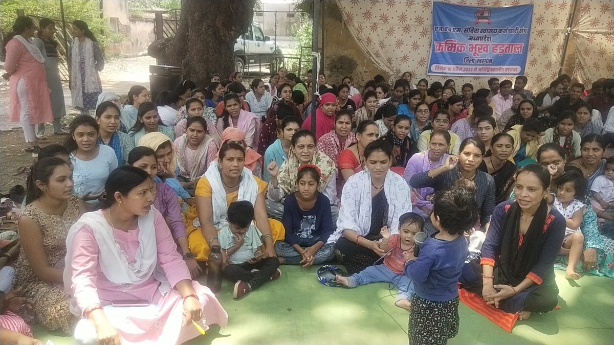 नारी शक्ति एवम संघर्ष
मामा आप की भांजियों के बच्चो के लिए ही सही आप संविदा स्वास्थ्य कर्मचारियों के साथ न्याय करे
#एनएचएम_एमपी_भूख_हड़ताल_तीसरा_दिन 
<a href="/Anvi11066262/">MP chos.प्रगतिशीलसामुदायिक स्वास्थ्य अधिकारी संघ</a> <a href="/ChouhanShivraj/">Shivraj Singh Chouhan</a> <a href="/DrPRChoudhary/">Dr. Prabhuram Choudhary</a> <a href="/JiteshJ47699781/">Jitesh Joshi</a> <a href="/JitJain5/">जितेन्द्र जैन 🎈</a> <a href="/NaveenMarskole5/">Naveen Marskole</a> <a href="/OfficeofSSC/">Office of Shivraj</a> <a href="/Rahulkumarshri/">Rahul shrivastava</a> <a href="/yunusmansuri/">yunus mansuri</a>