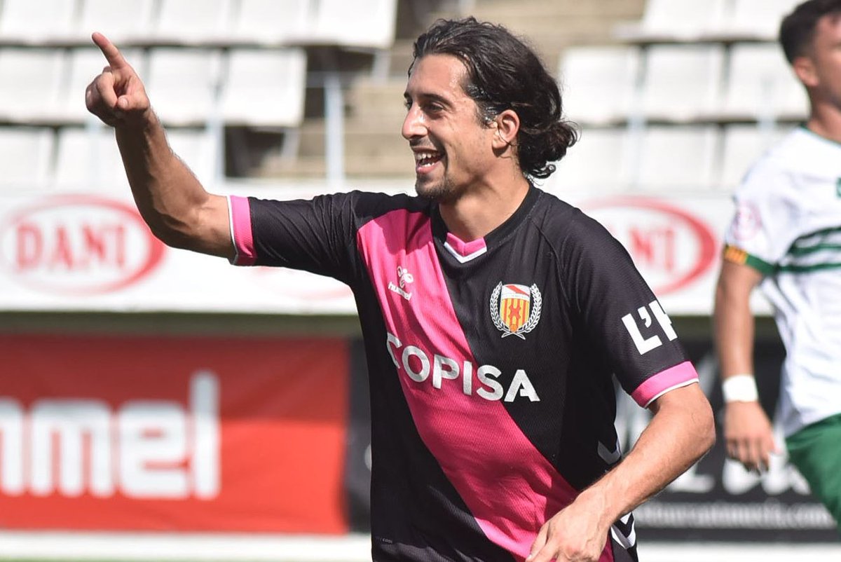 🌞Bon dia! #SomdePlayOff!

🏅El capità <a href="/crisgom42/">Cristian Gomez</a> jugarà la seva 6a fase d'ascens amb la samarreta franji-vermella.

🥈<a href="/josecanario12/">josecanario</a> jugarà el seu 5è Play Off al club.

🥉<a href="/adriaag/">Adrià Aliaga Gòmez</a> i Miquel Ripoll jugaran el seu 4rt.

#SomhiHospi #PosatlaFranja♦️ #CELHistòria