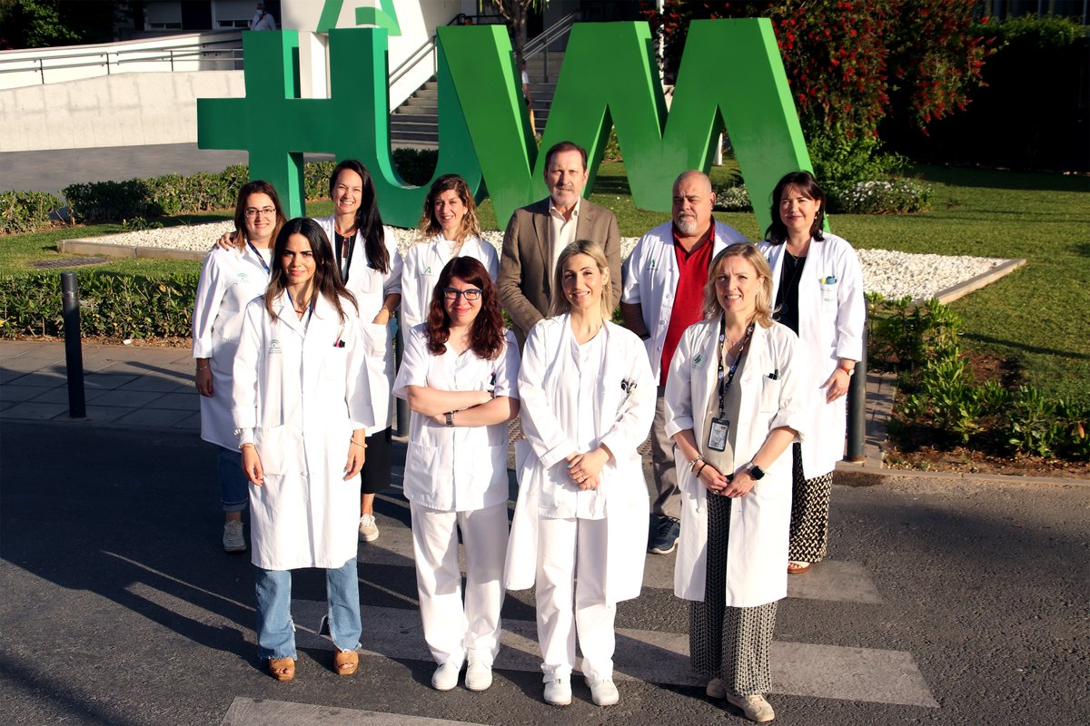 HUVMacarena's tweet photo. Felicitamos a nuestro doctor #AlvaroPascual, jefe de nuestro Servicio de #Microbiología, y a su equipo, por el #premio que acaba de recibir en Málaga de la mano de @redaccionmedica, en los I Premios de la Sanidad en Andalucía en la categoría 'Servicio Hospitalario' @HUVMacarena https://t.co/bI3XU5BBLq