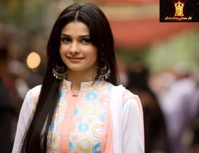 Quote this with celebs you've been told u look like. 😹🙈🙉🙊

#prachidesai  clg k time pe🙈🙈