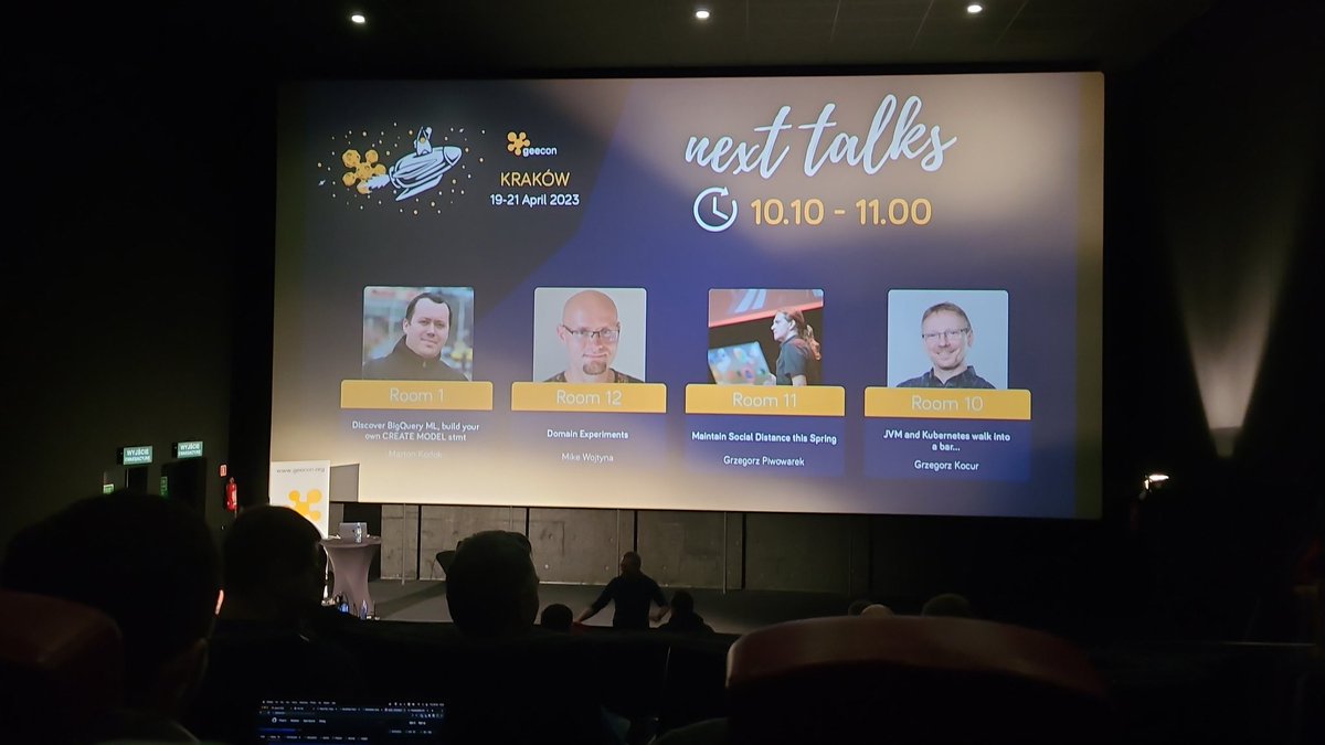 fificygan's tweet photo. 2nd day of #geecon yaay https://t.co/19sMETQLoN