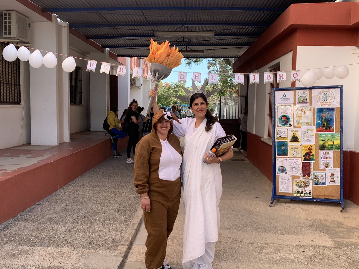 CEIPBlasInfante's tweet photo. Comienza ¡La feria del libro!!!📚Una feria llena de personajes, autores y sobre todo libros!!🌈🎪🎟️@CEIPBlasInfante @feriadelibro@EducaAnd https://t.co/c4tzEcClyz