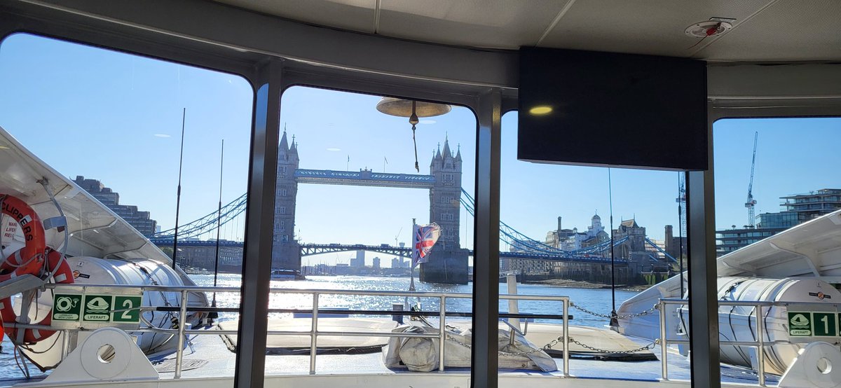 simplysoccus's tweet photo. Very occasionally the trip into the office isn't too dreadful @thamesclippers https://t.co/vmIhhWH3hu