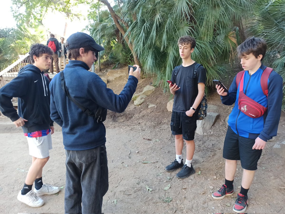 Avui matí d'activitats de fonètica en alemany i castellà a Barcelona! Schüler*innen von <a href="/INS_Pla_Marcell/">Institut Pla Marcell</a> + <a href="/heliosschule/">Heliosschule</a> üben Zungenbrecher und andere Sprachphänomene in beiden Fremdsprachen. Alles läuft bestens! #intercanviKC2223