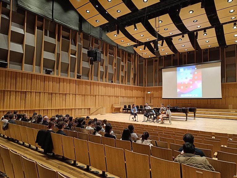 stephenupshaw's tweet photo. Wonderful returning to @birmcons yesterday with @SolemQuartet working with brilliant string students - thank you for having us! ❤️
#birminghamconservatoire #birmingham #chambermusic #solemquartet #education #university #violin #viola #cello https://t.co/JXfETU0BVi