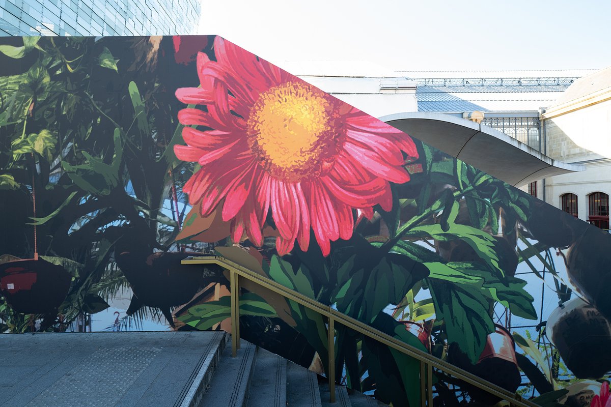 À l'occasion de notre nouvelle collaboration avec <a href="/ConnectGares/">SNCF Gares & Connexions</a>, découvrez la palissade florale de l’artiste argentin Pastel qui habille désormais la Gare de Paris Austerlitz. Retrouvez-nous sur les écrans TFT en gare jusqu'au 30 juin inclus.

#ArtEnGare