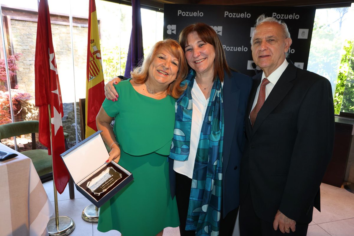 ayto_pozuelo's tweet photo. El Ayuntamiento celebra las Bodas de Oro de medio centenar de parejas de Pozuelo
 
 La alcaldesa, Susana Pérez Quislant, ha acompañado a los matrimonios en este homenaje que ha organizado el Ayuntamiento para celebrar este aniversario.
@spquislant https://t.co/h1R4fW4pv2