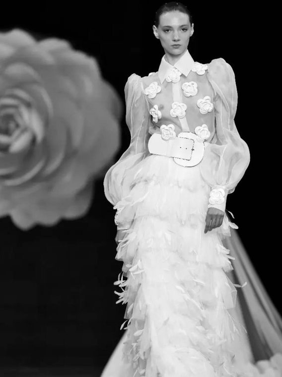 Vanitatis on X: De Elie Saab a Sophie et Voilà, los vestidos de novia  vistos en la Barcelona Bridal Fashion Week #BBFW23    / X