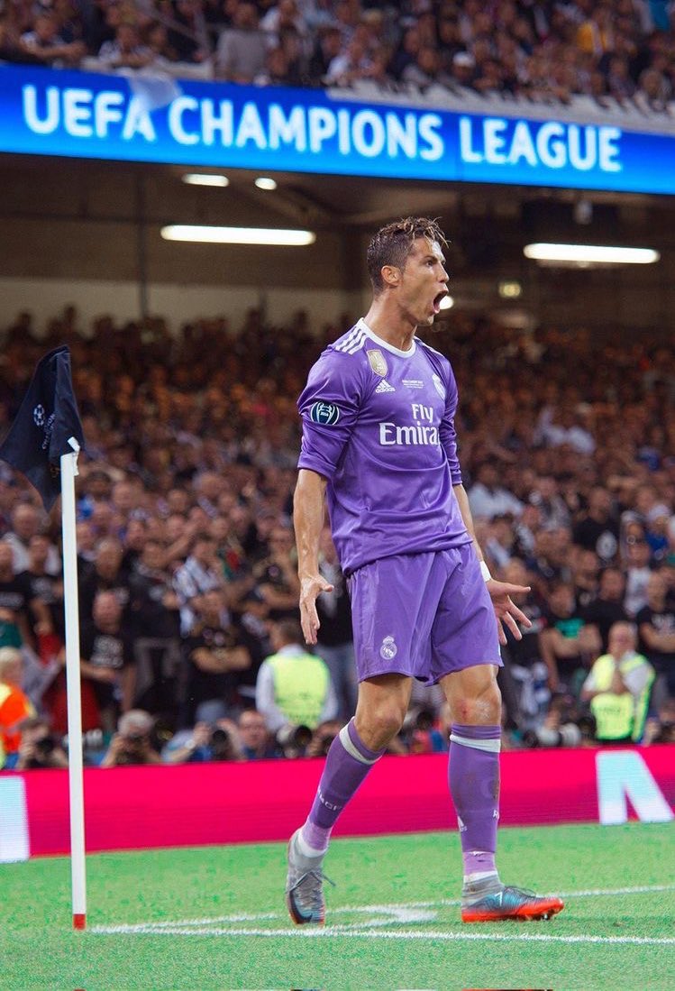 figxres's tweet photo. Most dangerous versions of footballers. A thread

1. Noodle hair Cristiano Ronaldo https://t.co/OQz0OPyyVy