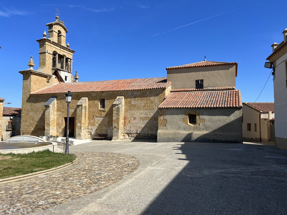365diasnomundo's tweet photo. Conhecíamos os caretos (os portugueses) e ontem viemos conhecer as tradições da região de Castilla y Leon. Perto de Zamora, em Sanzoles existe uma tradição antiga, a mascarada del zangarrón. A festa acontece a 25 e 26 de dezembro. 

 #DuraDouroEU #territoriosconfuturo #abvppt https://t.co/h4uHcyCQya
