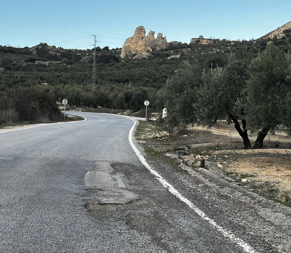 dipgra_pp's tweet photo. 🚧 El PP de Colomera pide al presidente de Diputación que arregle la GR-3420 que lleva abandonada más de 15 años 

➕info 👉🏻 https://t.co/8SXL1CHnAJ https://t.co/mTtUPds1dh
