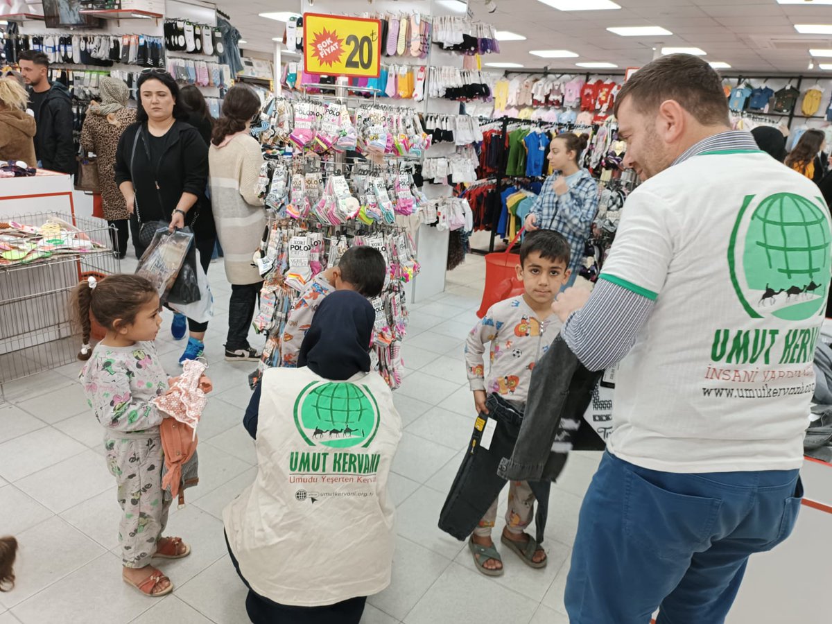 📍Kilis

"Yetim ve Muhtaç Giydirme Projesi" kapsamında ihtiyaç sahibi ailelere yönelik yardım çalışması kapsamında, Kilis'de onlarca yetim çocuğa bayram öncesi giysi yardımı yaparak sevindirdik.

👕 Bayramlık Bedeli: 500 TL
🌐 umutkervani.org.tr/bagis

#RamazanUmutOlsun🌙