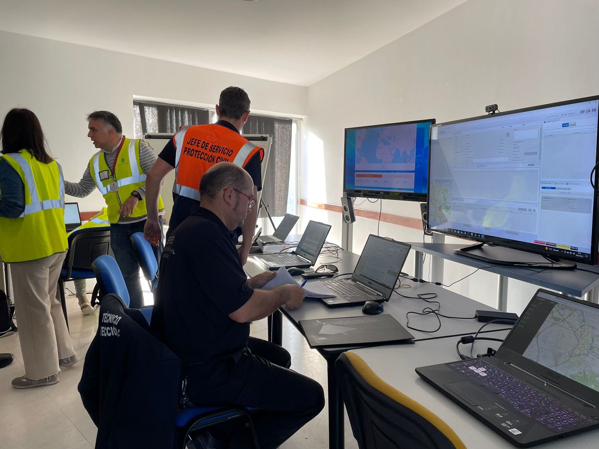 Emasagra, junto a <a href="/CETAQUA/">Cetaqua</a> <a href="/aytogr/">Ayuntamiento de Granada</a> <a href="/BomberosGranada/">Bomberos Granada</a> <a href="/PoliciaGr/">Policía Local de Granada</a> y <a href="/pcivilgranada/">Protección Civil Granada</a>, participa en el simulacro de terremoto que pone a prueba la fase práctica del proyecto @Pathocert para evitar la contaminación del agua y mejorar la capacidad de respuesta ante catástrofes