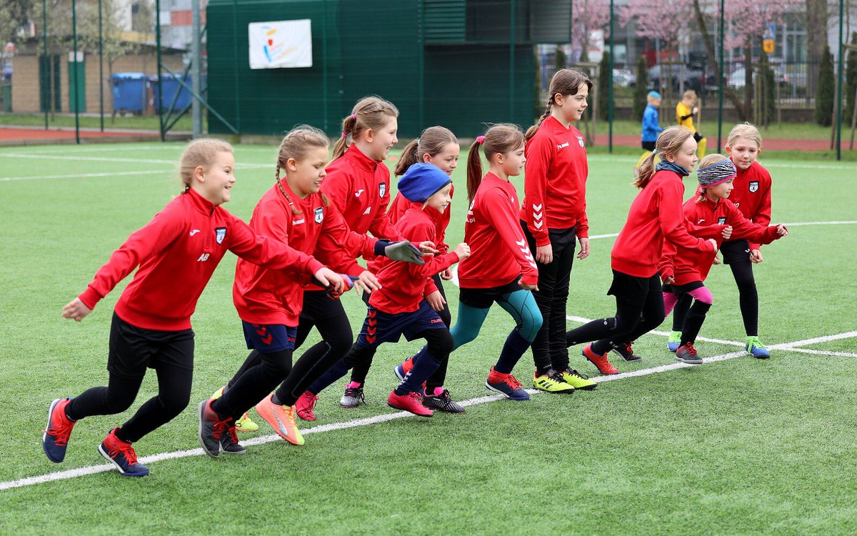 turbo_fa's tweet photo. Wspaniała drużyna TURBO FA Girls zaprasza wszystkie dziewczynki lubiące sport!
Jeśli chcesz podnosić swoje piłkarskie umiejętności w świetnej atmosferze i Akademii odznaczonej Złotym Cert.PZPN🌟, to zapraszamy do nas!!!

@grzeje / @LaczyNasPilka / @TwaroTwaro @laczynaskobieca https://t.co/CcfAH6048g