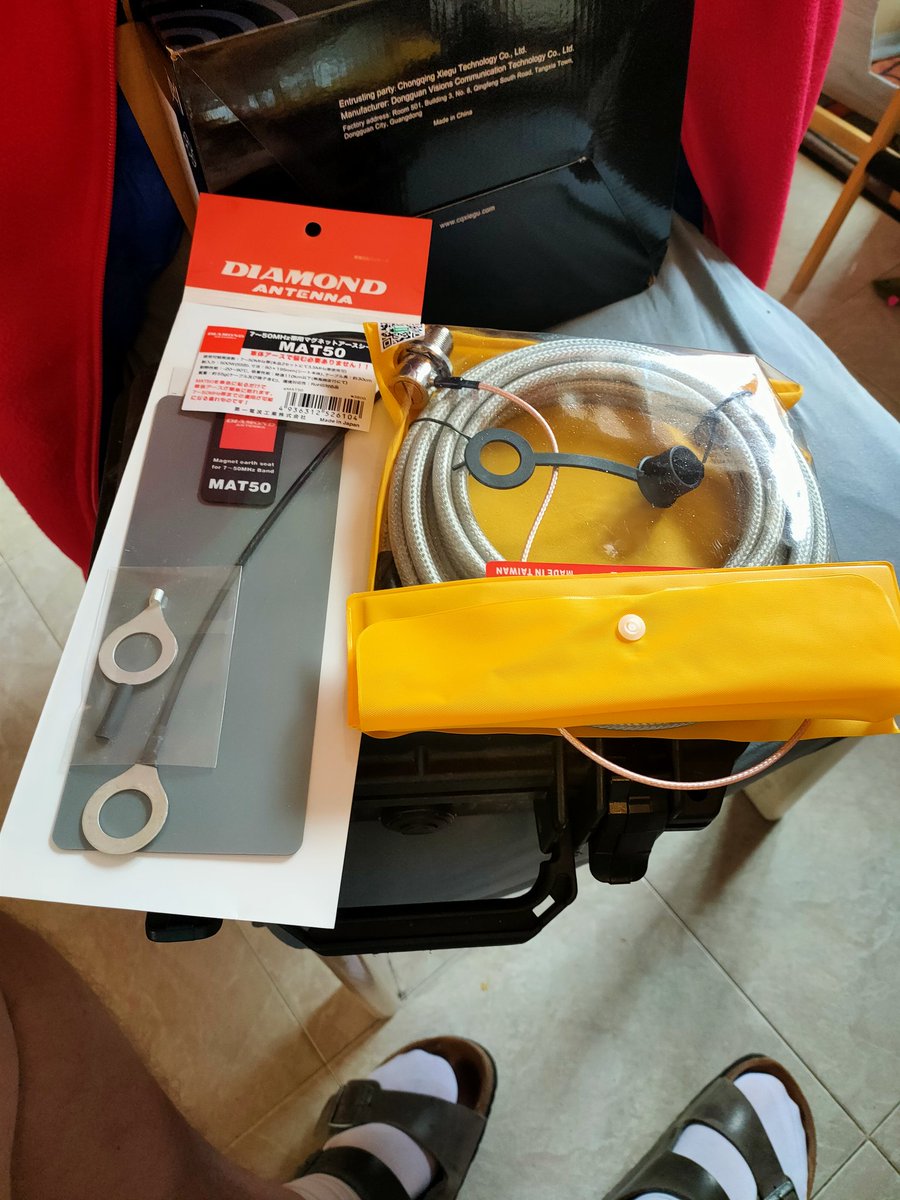 F4EED's tweet photo. Nouveaux jouets reçus de chez @radioamateur des articles a venir ... #xiegu #X6100 #diamond #MAT50 et #nagoya #swl #hamradio #radioamateur #emcom #emcomm https://t.co/Rl7CRi6OXI