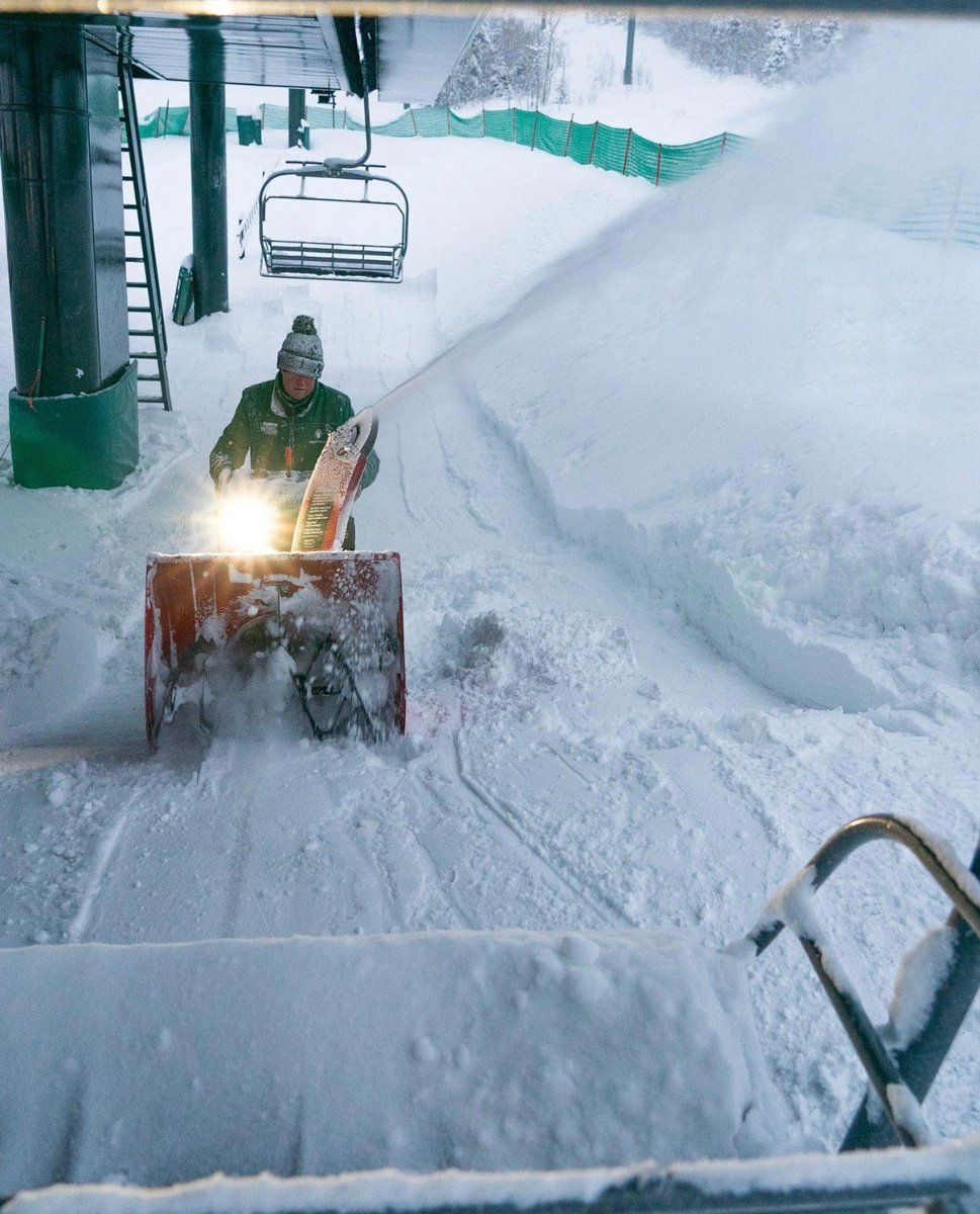 @DeerValleyResort now 600 inches of snow ❄️ Massive shout out to the hard work and dedication of the staff there that keeps the resort functioning 🙌🏻 ⁠
⁠
Last day Sunday, April 23 - what a season 🤙🏻⁠
📷️ @DeerValleyResort⁠
⁠
#snow #skiing #winter #mountains #snowboarding