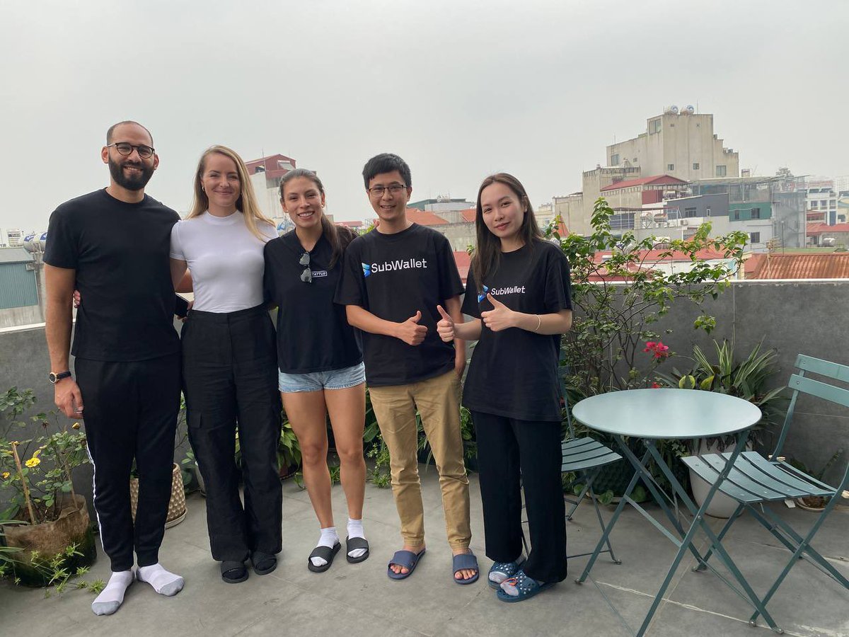IamJulianaC's tweet photo. Thank you to @MabelNguyen_ and the @subwalletapp Team for inviting me over, such a lovely team 🥰 

Nice to see @kamccy and the @Ternoa_ team again, this time in Vietnam 🇻🇳😎

The discussion involved food, countries, the governance drama and the Polkadot Marketing issue😅 https://t.co/l7EjfWocjh