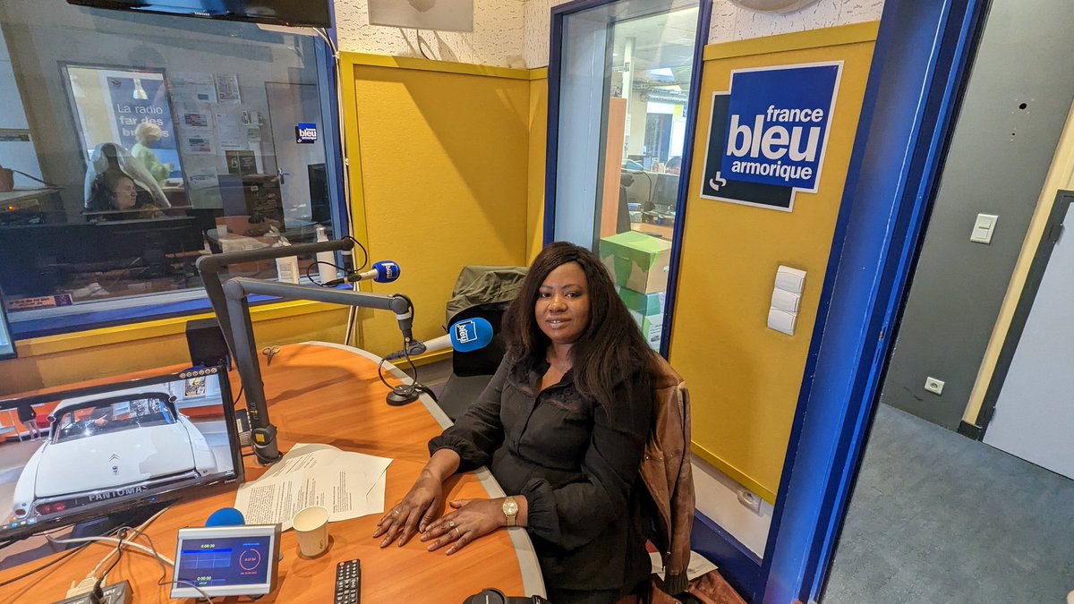 FTravail_BZH's tweet photo. À l'occasion de la Semaine des métiers du soin et de l'accompagnement du 24 au 28 avril prochains, Francette, conseillère à l'agence Rennes Sud est ce matin au micro de @bleuarmorique 📻
L'occasion d'échanger sur les métiers, recrutements et formations du secteur 🏥 https://t.co/i6NPZb33pp