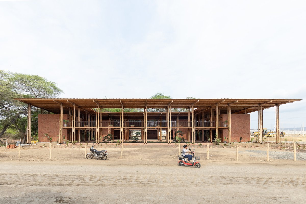 lopedetoledo's tweet photo. Hoy, en #JuevesDeArquitectura, una comunidad artesanal para mujeres: Centro Las Tejedoras de Natura Futura Arquitectura + Juan Carlos Bamba. (Ecuador, 2023) 📷: JAG Studio. https://t.co/cKxiisEEdD
