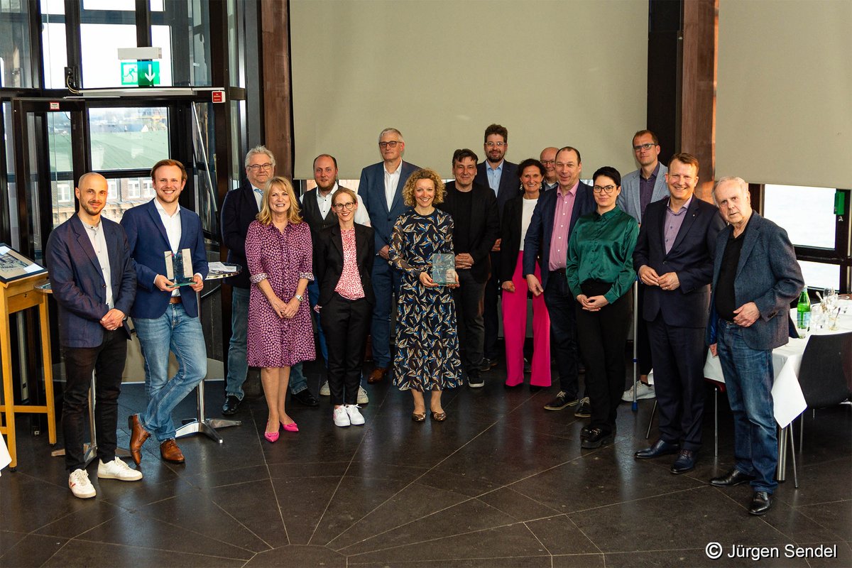 💐Herzlichen Glückwunsch den GewinnerInnen beim 5. Medienpreis Mittelstand NRW🏆
Die Preisverleihung fand am 18.04.2023 im Schlossturm in Düsseldorf statt. Wir danken noch einmal allen TeilnehmerInnen, der Jury, @IBWF,  der SIGNAL IDUNA und @ikkclassic