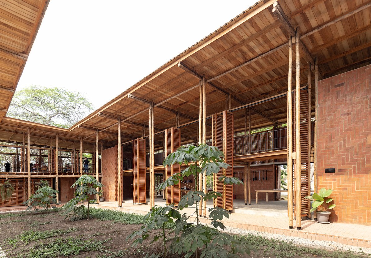 lopedetoledo's tweet photo. Hoy, en #JuevesDeArquitectura, una comunidad artesanal para mujeres: Centro Las Tejedoras de Natura Futura Arquitectura + Juan Carlos Bamba. (Ecuador, 2023) 📷: JAG Studio. https://t.co/cKxiisEEdD