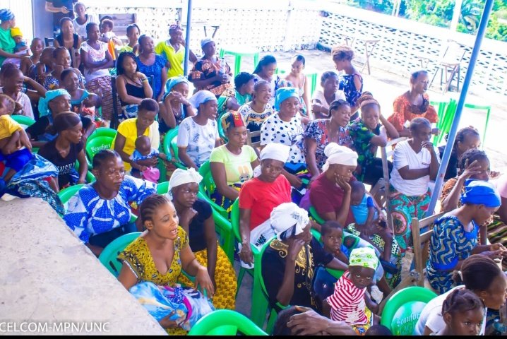 JoelMusenena's tweet photo. UNC-MPN, Mobilisation et Propagande Nationale
Kongo Central, le 17 Avril 2023
Le bal était ouvert dans la cité de #Kindamba où elle a remis des pagnes à plus de 200 femmes, puis s'en est suivi l'étape de la cité de #Shell où une multitude des femmes ont reçu des pagnes. https://t.co/f4UMdm6myK