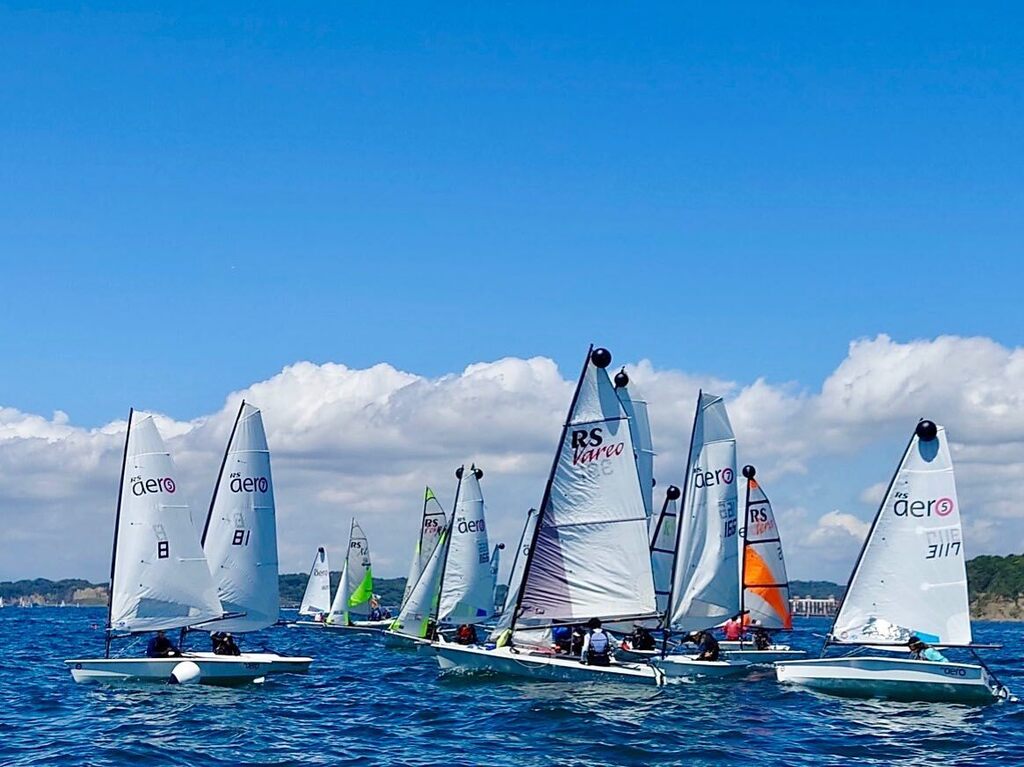 hscsailing's tweet photo. 4月16日RSspring選手権が行われました!20艇が参加しました。
11月には第1回RSaero全日本選手権が行われるそうですよ〜
#rssailing
#rsaero
#rsaerosailing
#rsfeva
#rstera
#hayama
#葉山森戸海岸
#ヨットレース https://t.co/TA7c4RiP9G https://t.co/Qq7JSSLqfn