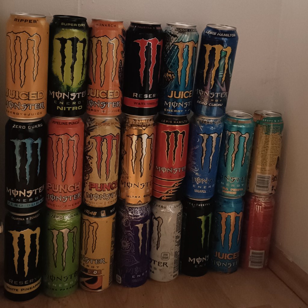 "Я тебя люблю" - 💘

"У меня там баночки монстров стоят, можешь оторвать у них колечки и забрать" - 💘💘💘💘💘💘💘💘💘💘