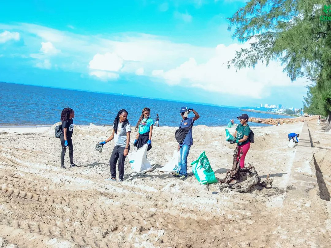 chepeaprogram's tweet photo. "On Saturday of March 11, 2023, we had our 2023's second #CleanUp activity at the Costa do Sol #beach in Maputo, Mozambique-🇲🇿. 15 volunteers were present."
#ActNow
#letsdoitworld
#savetheplanet
#chepeaistwo🎊
#chepeaprogram🌍
#allofushavearoletoplay
#chepeaprogramactivities https://t.co/m8xLM7GVVF