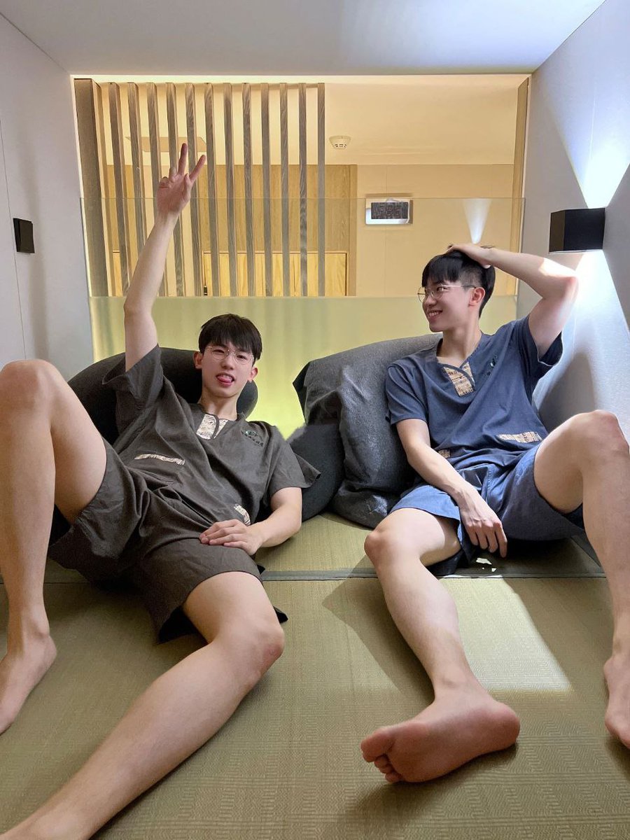 RRRR10069's tweet photo. 最近跟弟弟尝试了人生首次搓澡真的是应了那句老话： “一旦接触了搓澡 你就总觉自己洗不干净”强烈安利南方和没搓过澡的小伙伴来试试！真的很爽！很上头！！搓完感觉整个人都通透了！ https://t.co/4gW3qwjY3m