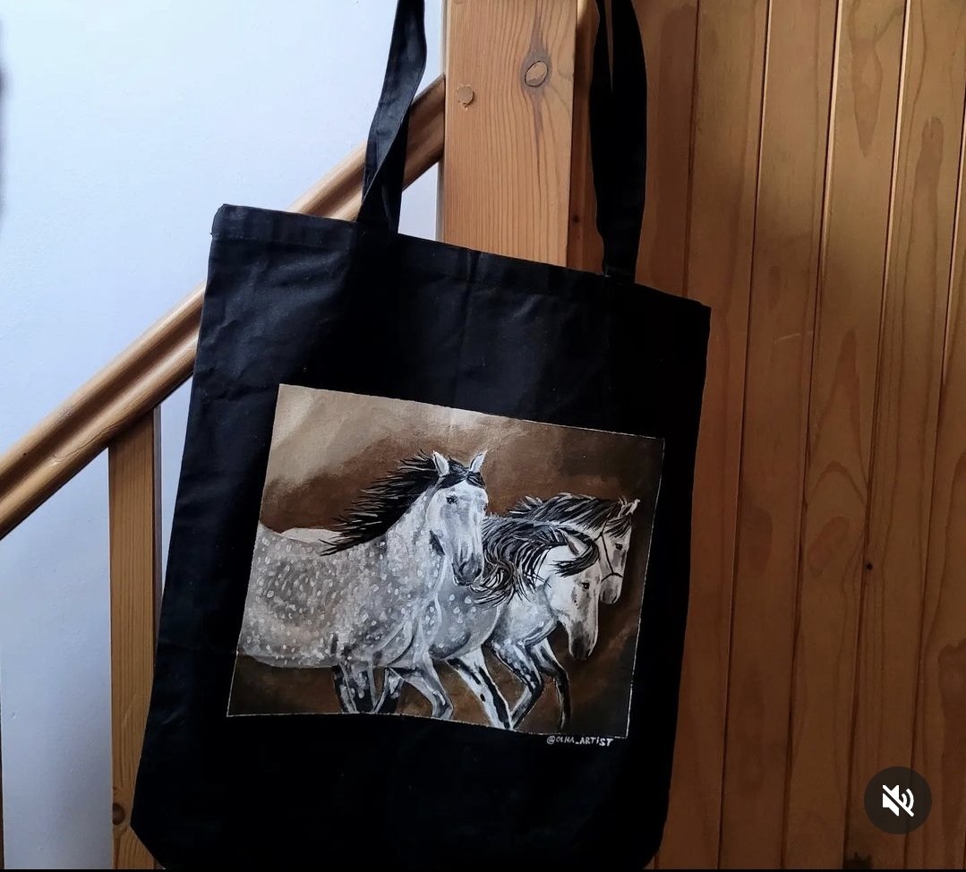 Olha_Artist's tweet image. Handpainted horses on tote bag. Washable.  Special fabric paint. Not a print . #horses #custombag #portraithorses 
#Ukrainianartist #OlhaArtist