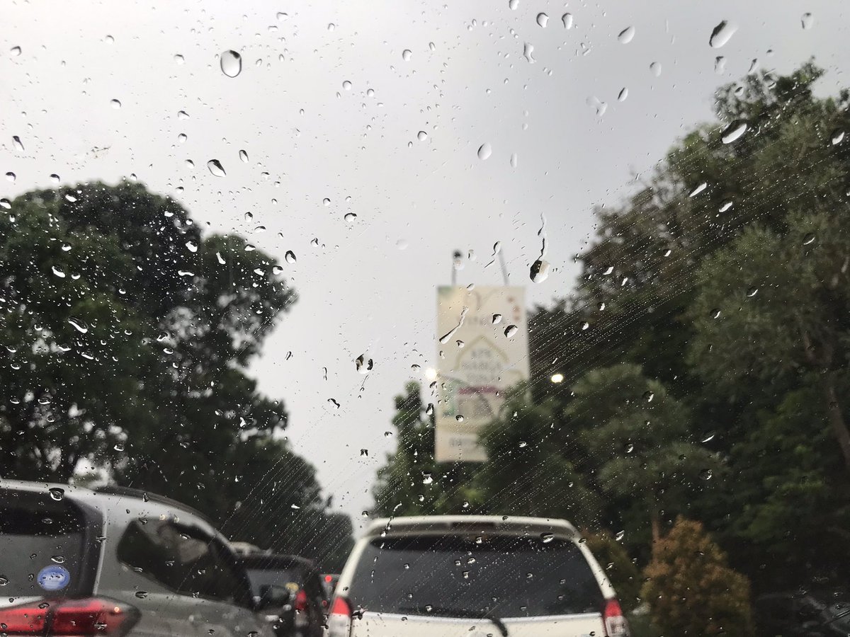 Bogor hujan disertai petir “nyampar2”