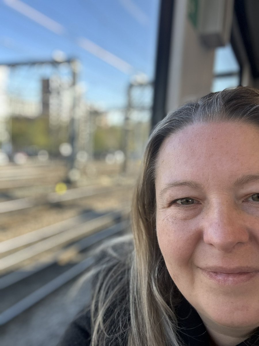 helenlafferty's tweet photo. Back on the #train again- I’ve picked a lovely day to land in #Leeds to finalise plans with @bridges_tom for our @UKREiiF fringe programme! ☀️ Plans go live next week - watch this space! #WeAreArup @ArupUK https://t.co/AXmsVEqoMH