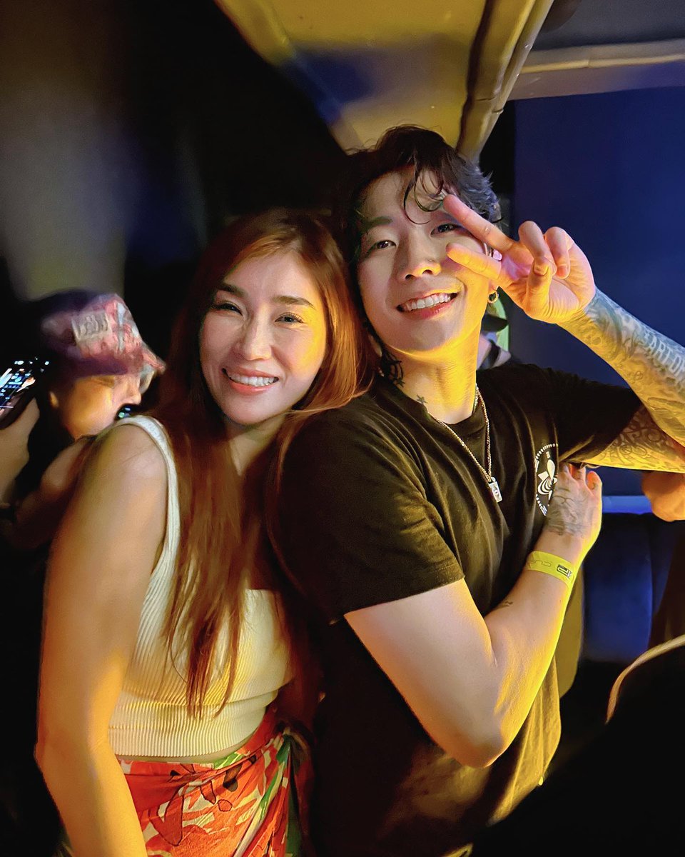 Jwalkerz_TH's tweet photo. [IG]  200423 ฟลุ๊ค เกริกพล ,อชิ, พีท ทองเจือและภรรยาในงาน #WONSojuNightOut ค่ะ

CR: fluke777, pete_thongchua.nmg, seyamiya

https://t.co/n1TKEDS2LM
https://t.co/5tKVEFgHnh
https://t.co/gamQqUO8Ir

#MOREVISON #H1GHRMUSIC #JAYPARK #박재범 #WonsojuTH https://t.co/hPsiVCJh0X