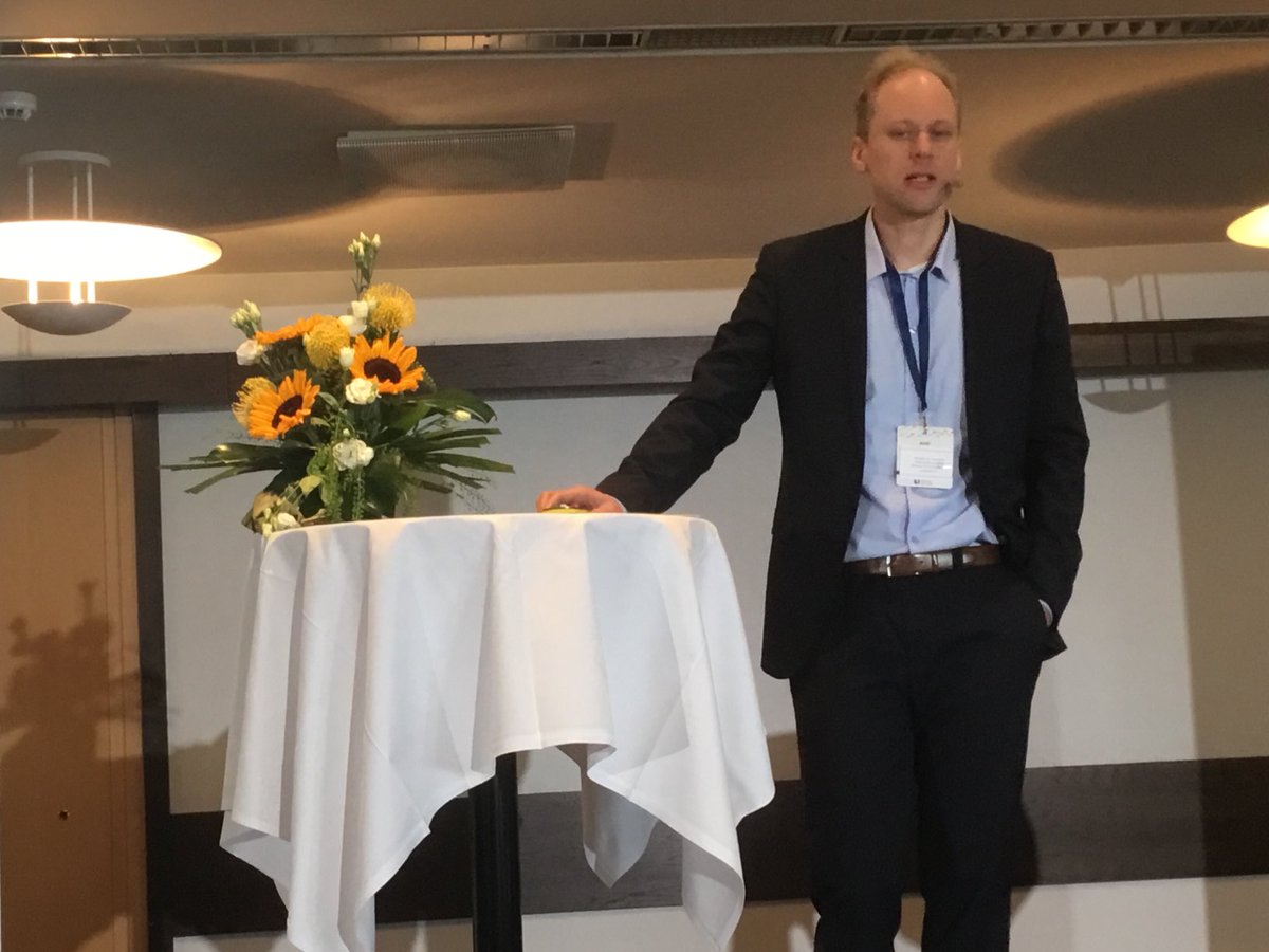 metsateollisuus's tweet photo. Löytyykö #metsä’yhtiöille kannattavaa kasvua kuitupakkausmateriaaleista,kysyy Antti Vilkakainen. ”Vastuullisuus, muovin korvaaminen, regulaatio ja verkkokaupan kasvu”, siinä vahvoina ajureita tulevaan. #PIprof ⁦@puunjalostajat⁩ https://t.co/a1fuSQLa8o