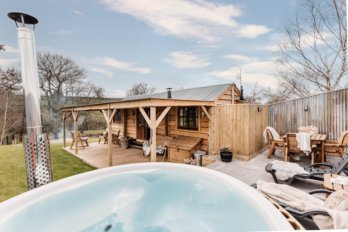 Uniquehideaways's tweet photo. We would like to introduce our heavenly new hideaway in Devon... Rancher's Hut🌙

This western-chic cabin ticks all the boxes, think leisurely mornings on the veranda and moonlit dips in the wood-fired hot tub... dreamy!

Escape here: https://t.co/JXjUVMzm0r https://t.co/hn6xbjVl7c