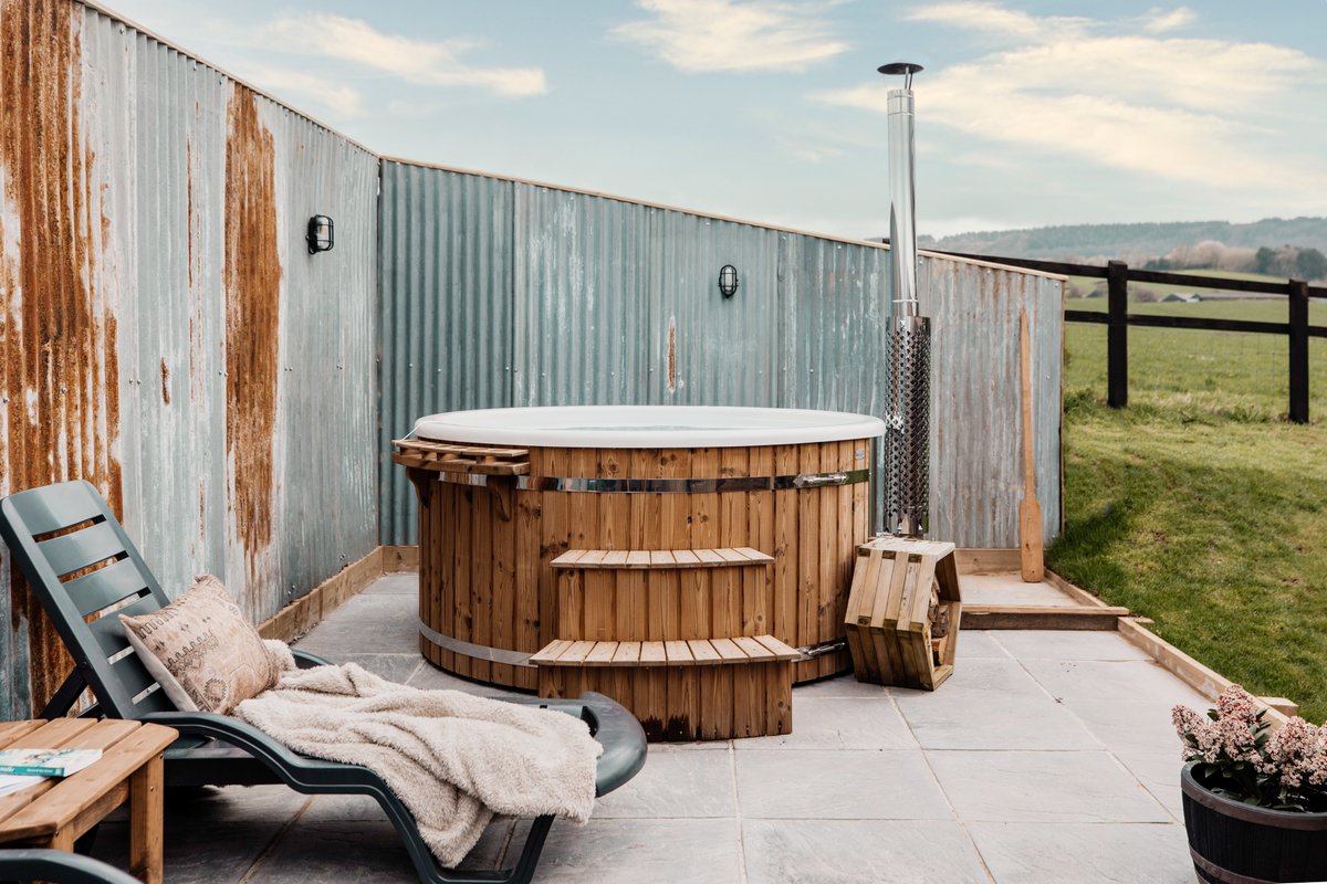 Uniquehideaways's tweet photo. We would like to introduce our heavenly new hideaway in Devon... Rancher's Hut🌙

This western-chic cabin ticks all the boxes, think leisurely mornings on the veranda and moonlit dips in the wood-fired hot tub... dreamy!

Escape here: https://t.co/JXjUVMzm0r https://t.co/hn6xbjVl7c