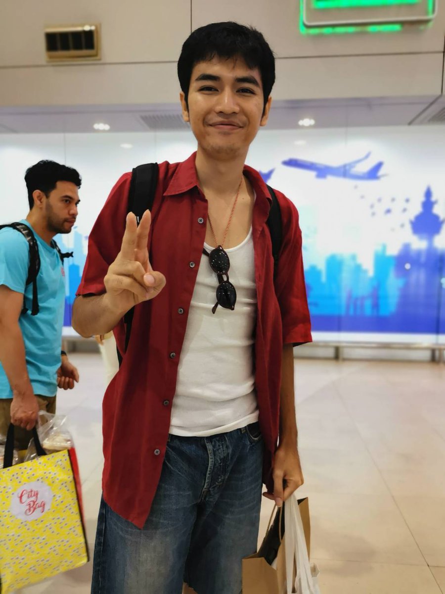 joeyphuwasit_fc's tweet photo. หนองคายทัก!!วันนี้พบกับ JOEY PHUWASIT โจอี้ ภูวศิษฐ์ 
ร้าน Big Apple นะจ๊ะ
#JOEYPHUWASIT #โจอี้ภูวศิษฐ์ #joeypws #ขยี้แบนด์ #ดวงเดือ��� #นะหน้าทอง #โอ๊ย #เสี่ยว #เดือนชนเดือน #เมษาจะกลับไป #โหยหา #ข่อย #RocketFestival  #สัญญาเดือนหก #MOONไรซิ่ง #พิรุธของโจอี้ #ด้อมตะวันทอแสง

📸TaP https://t.co/sQAUcIqGKa