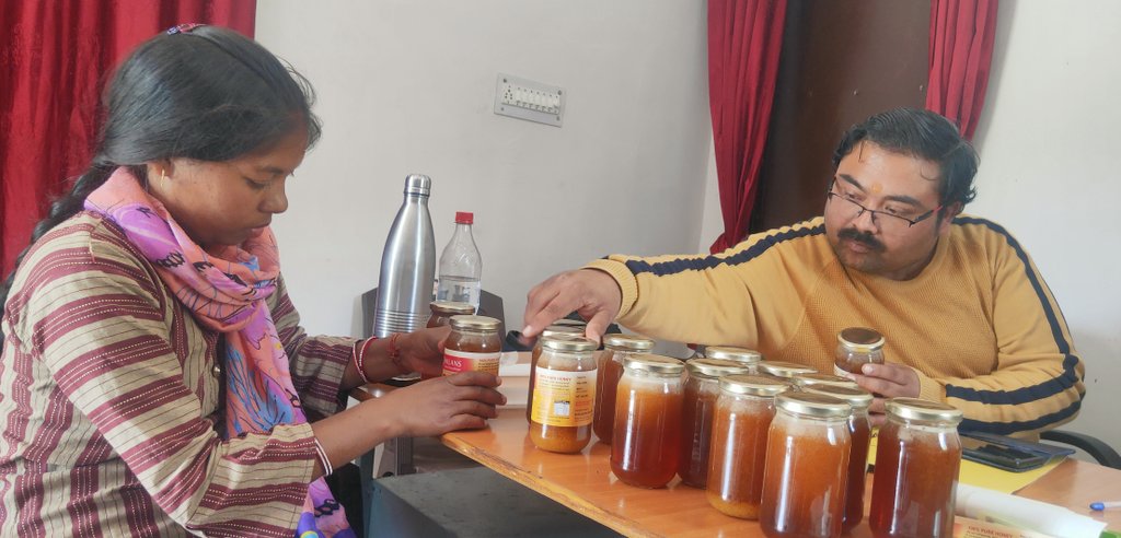 REAPUttarakhand's tweet photo. REAPPauri: Taste the sweetness of our #Himalayan_Honey &amp; support #Local_Beekeeping. This honey is sourced directly from the #beekeepers of #Kaljikhal block. 
#Sustainable_Living #Save_The_Bees @REAPUttarakhand 
@basava_ias
@nitikakh22 
@ganeshjoshibjp
@c… https://t.co/fZwz7hdqNa