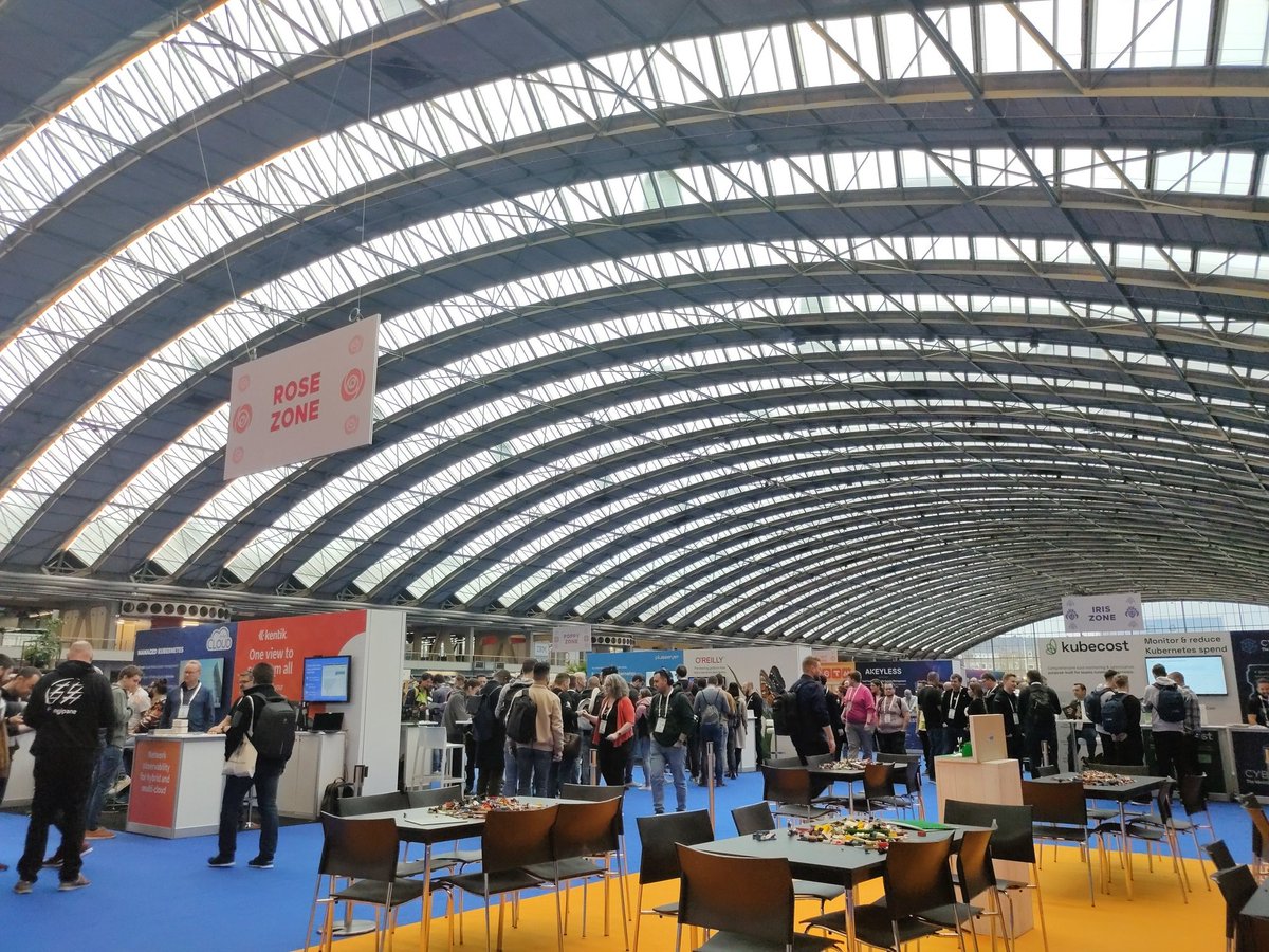 Divjotk2002's tweet photo. Day 2 at #KubeConEU 

#KubeCon2023 #kubecon_ #Kubernetes https://t.co/RZsECybJgD