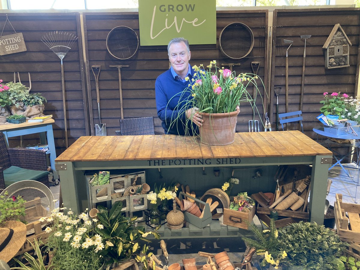 All ready on the Grow Live stage for the 1st day of the amazing Harrogate Spring Flowers Show. Talks, demos and Q&A session through the day so come and say hello in Hall One. @HarrogateFlower #gardening #plants