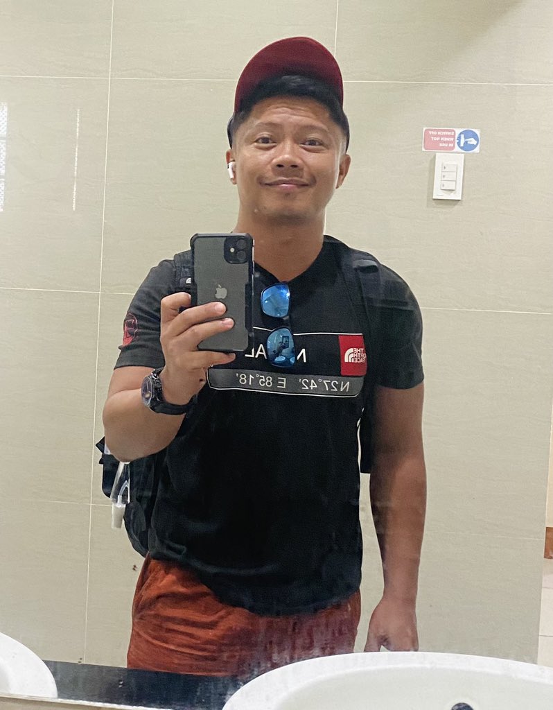 rmb0820's tweet photo. The smile for today 👋 #Apr2023 https://t.co/jnjZwX2fQN